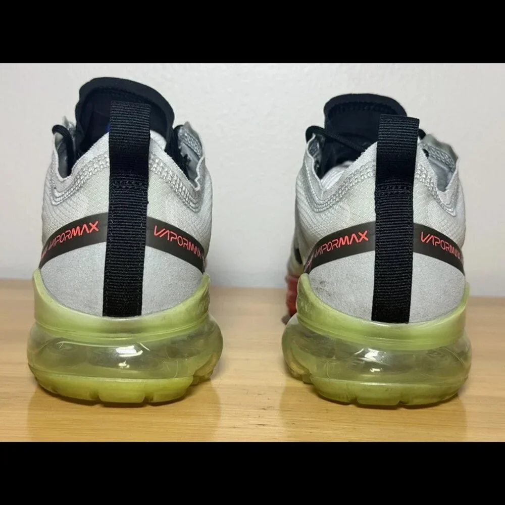 Size 9.5 - Nike Air Vapormax 2019 Pure Platinum Black Crimson‎ Mens AR6631-007 - Picture 7 of 9